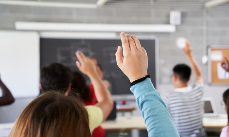 Students in Zurich found to be switching from Swiss to High German and English