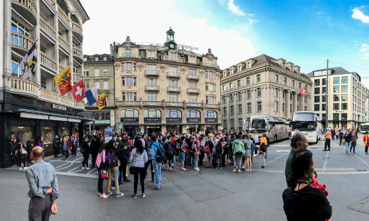 Lucerne looks to restrict tourist arrivals by coach with new fee