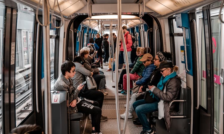 4 in 10 people in Switzerland have a migration background, FSO reveals