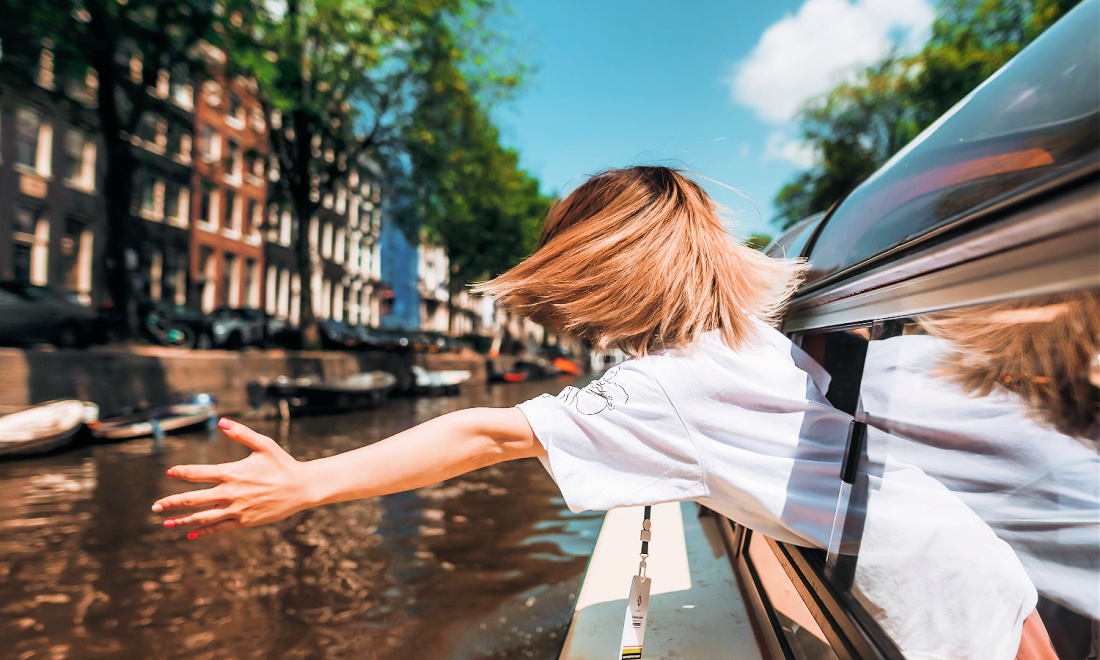 Direct Dutch woman in canal freedom