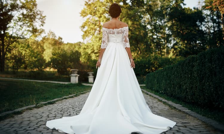 Swiss bakery creates edible wedding dress, breaking world record