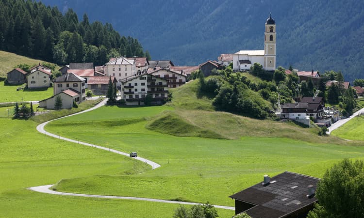 Huge rockslide misses Swiss town of Brienz by hair's breadth