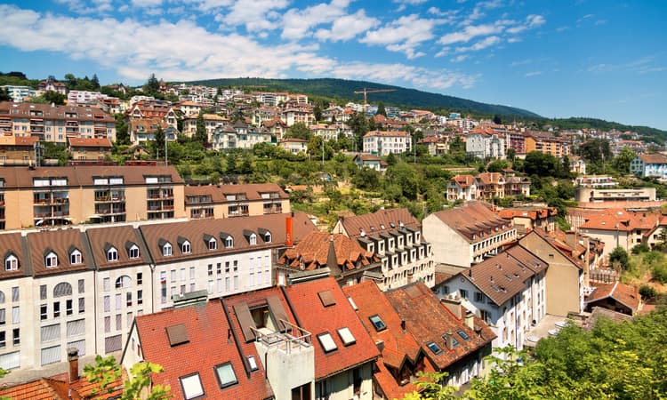 Which Swiss cantons have the most (and fewest) homes available in 2023?
