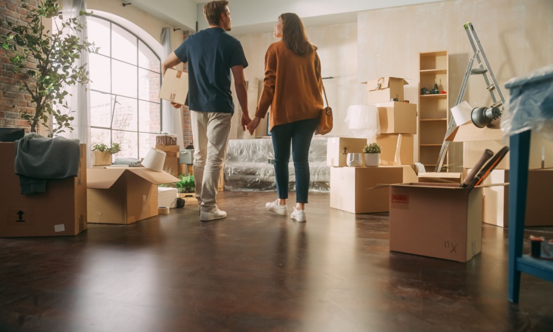 couple moving into a new apartment