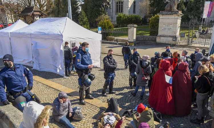 Over 15.000 fines issued since start of COVID rules in Switzerland