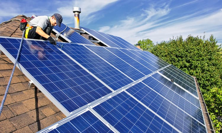 New referendum launched to cover all Genevan buildings with solar panels