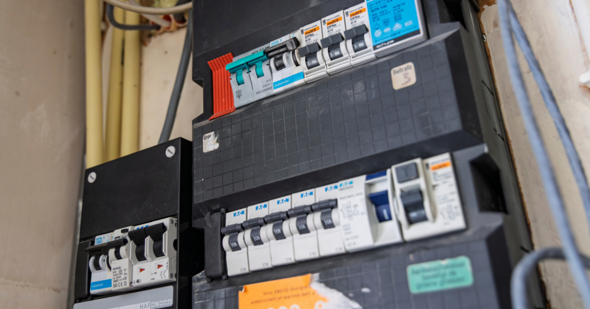 Fires in electric meter cupboards occur more often due to connection overload
