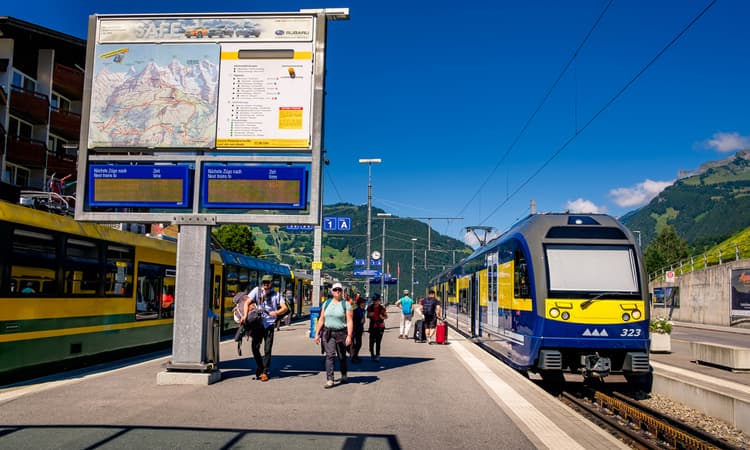 High fuel costs: Bern politicians call for a free halbtax for every resident