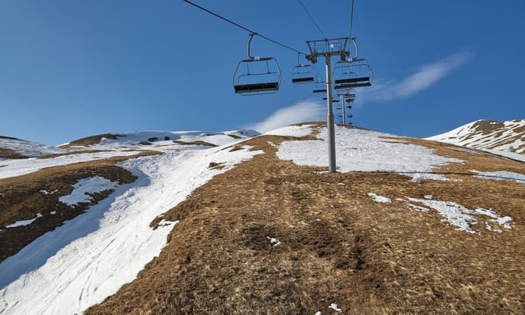 New report paints bleak future for Swiss ski resorts