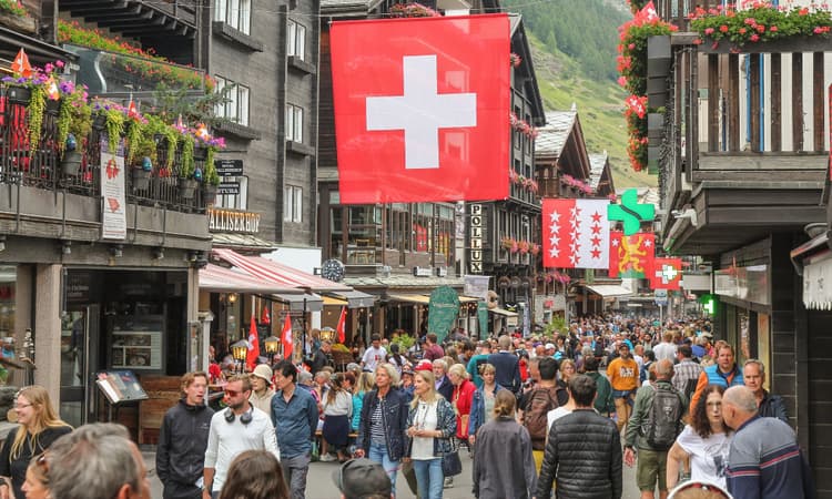 SVP: Immigration to blame for "almost all" of Switzerland's problems
