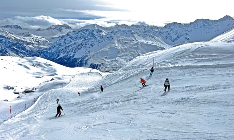 Cheapest ski rental in Switzerland revealed