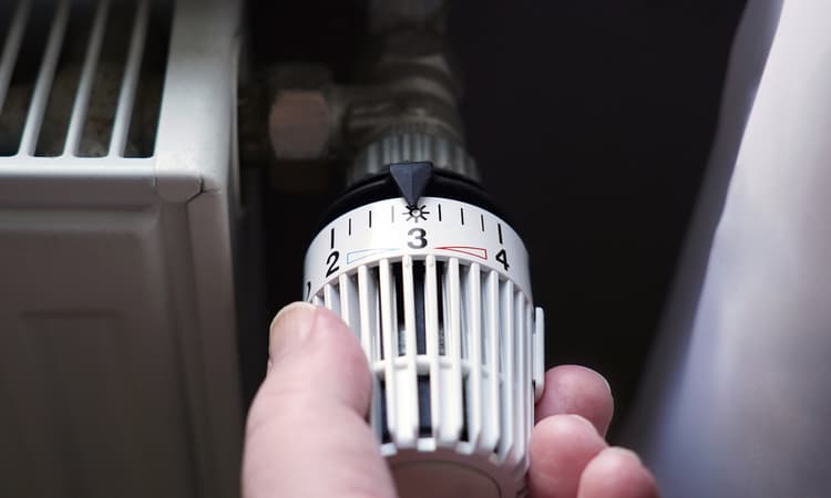 Random checks, fines and cold showers: Swiss energy crisis plan explained