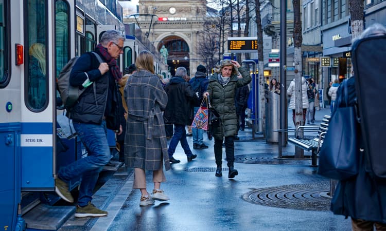 Switzerland to maintain permit quotas for non-EU/EFTA nationals