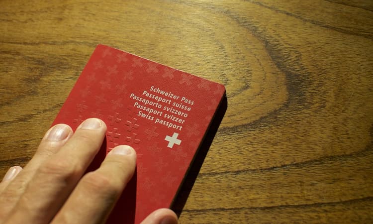 Swiss citizenship process favours native German speakers, report finds