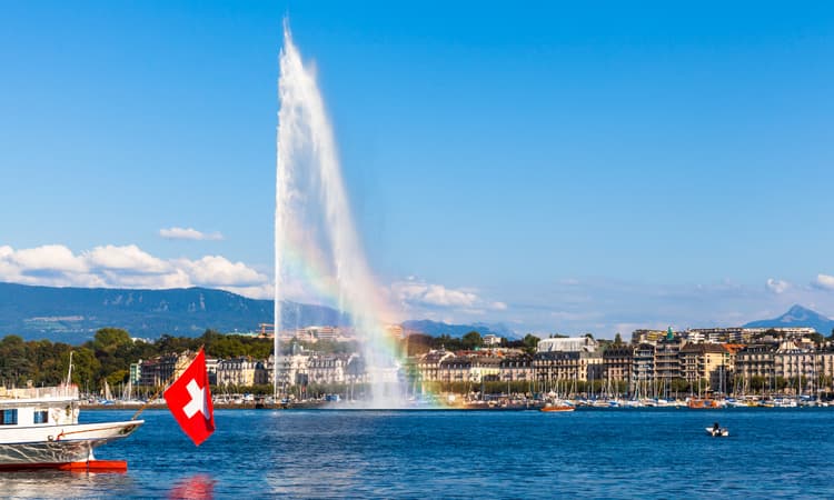Geneva opens brand new swimming pool right next to Jet d'Eau
