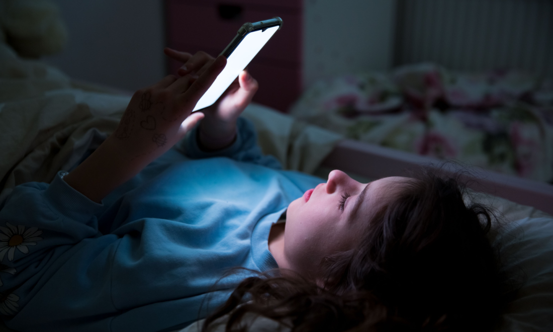 German youngsters spend 63,7 hours of their week online, study reveals
