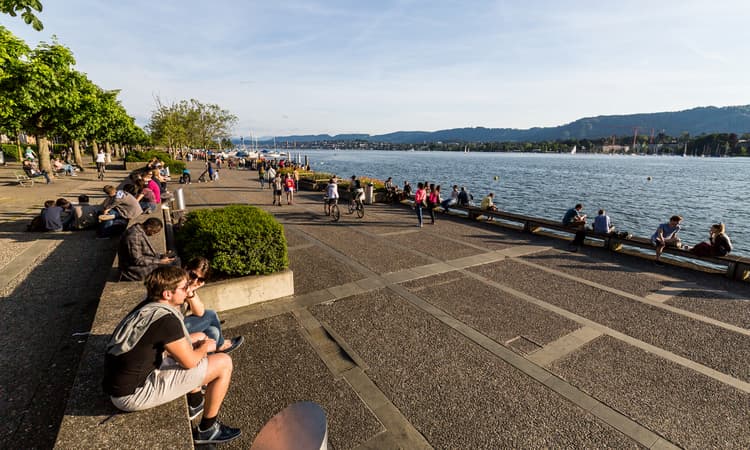 Swiss unions call for compensation for holidays lost to weekends