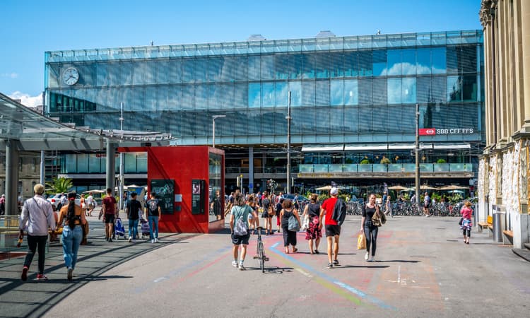 Classical music played at Bern train station to ease congestion