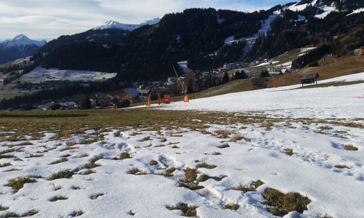 Swiss ski resorts not able to guarantee snow in future, study finds