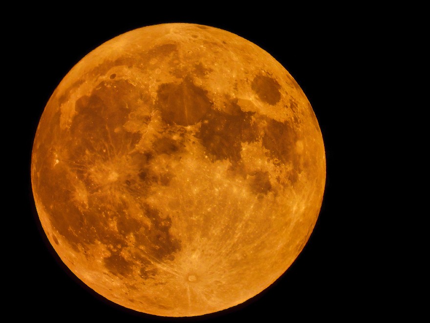 Orange super moon king's day the Netherlands
