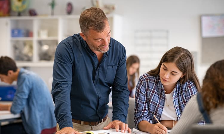 Swiss cantons to raise teacher salaries to combat staff shortages