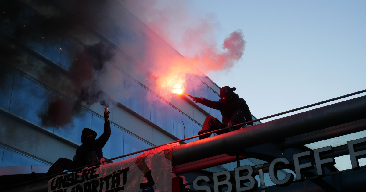 Bern police fire rubber bullets as unauthorised protest turns violent