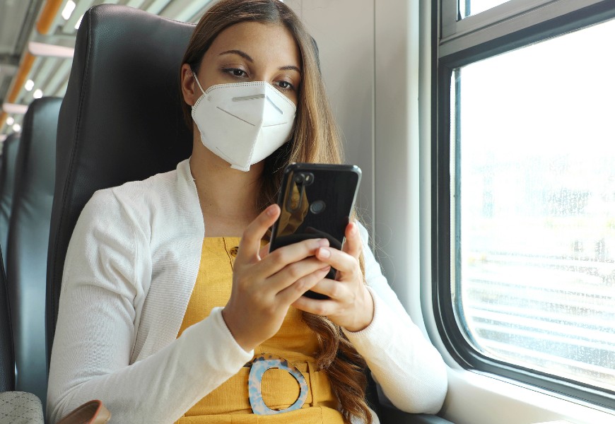 Dutch woman train corona app