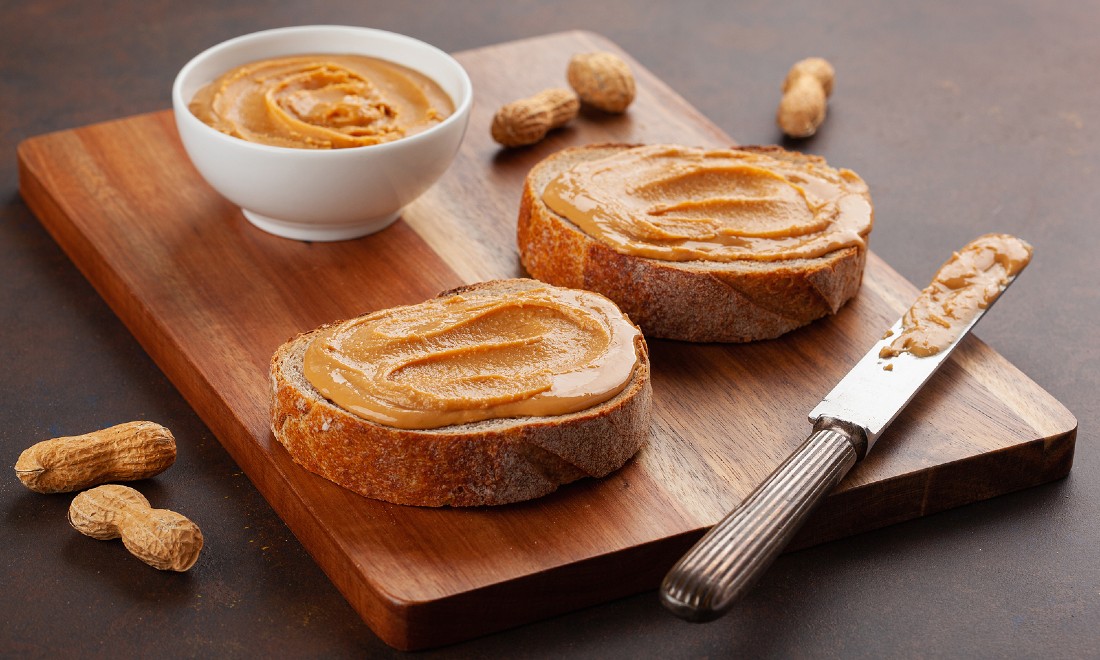 bread slices peanut butter