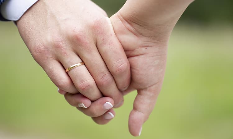Couple finds wedding ring six months after losing it in Swiss ski resort bar