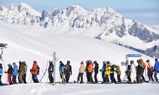 Thousands flock to Swiss ski resorts amid perfect weather conditions